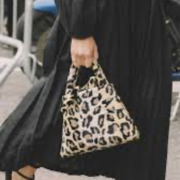 Animal print/ Cow print handbag vintage Cute and fun! - Picture 10 of 13